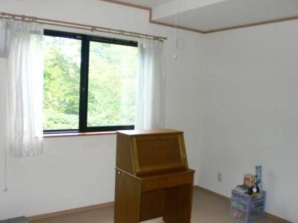 Traditional Home with Fireplace in Kuji City, Iwate - Thumbnail 4