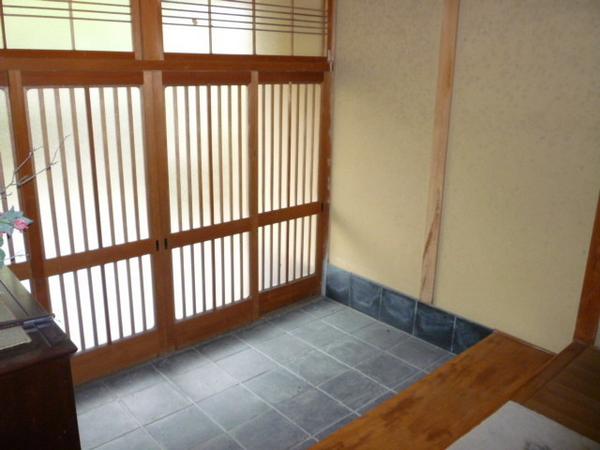 Traditional Japanese House in Soeda with Ryokan-Style Entrance - Image 2