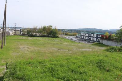 It is located in an easy-to-live-in location near a convenience store, close to a shopping street lined with supermarkets and home centers. — Image 1, Fukushima, Fukushima