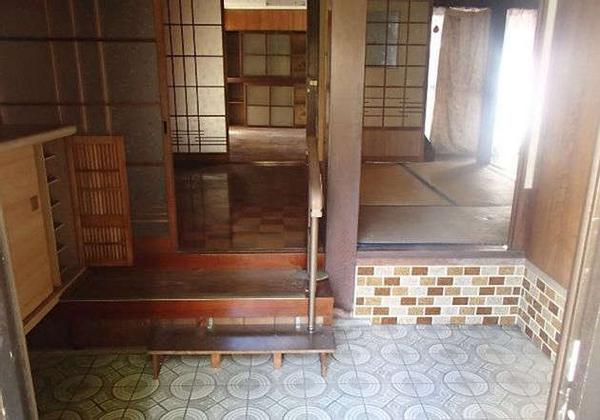 Traditional Wooden House Near Seto Inland Sea, Kaminoseki - Thumbnail 3