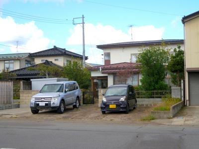 From the garden and windows you can see Tsuruoka city's fireworks display and the majestic view of Mt. Gassan. — Image 1, Nishikawa, Yamagata
