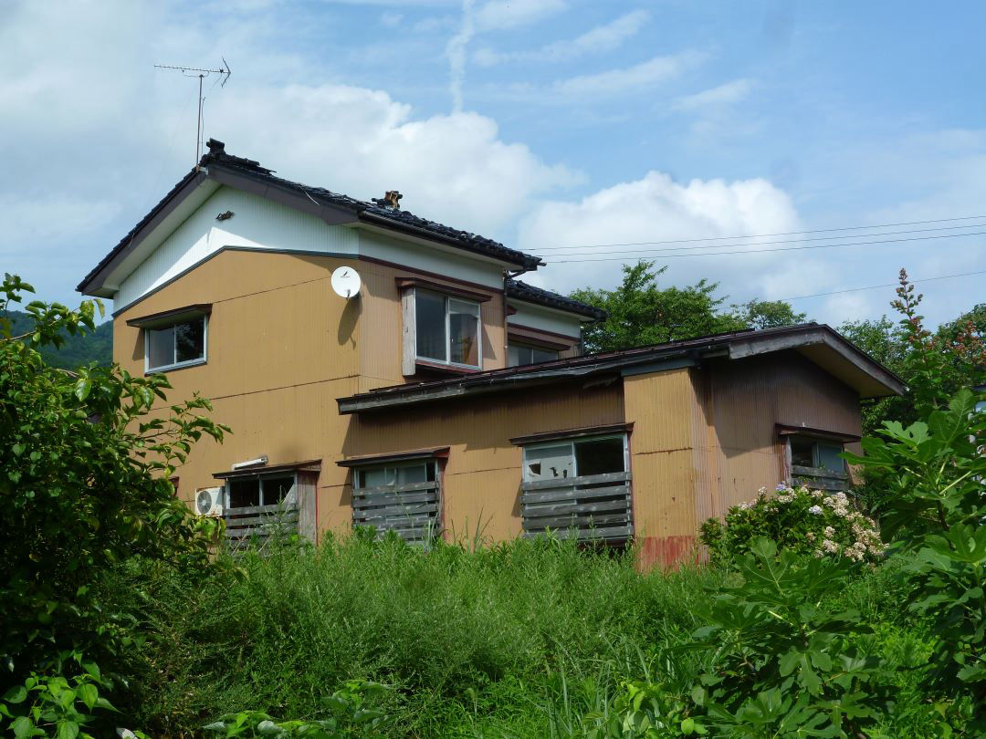 Mountain-view 7DK house in Itoigawa with 444㎡ land - Thumbnail 2