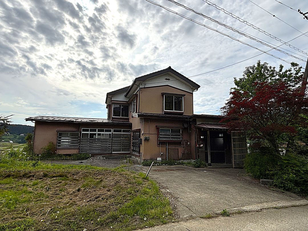 Mountain-view 7DK house in Itoigawa with 444㎡ land - Thumbnail 3