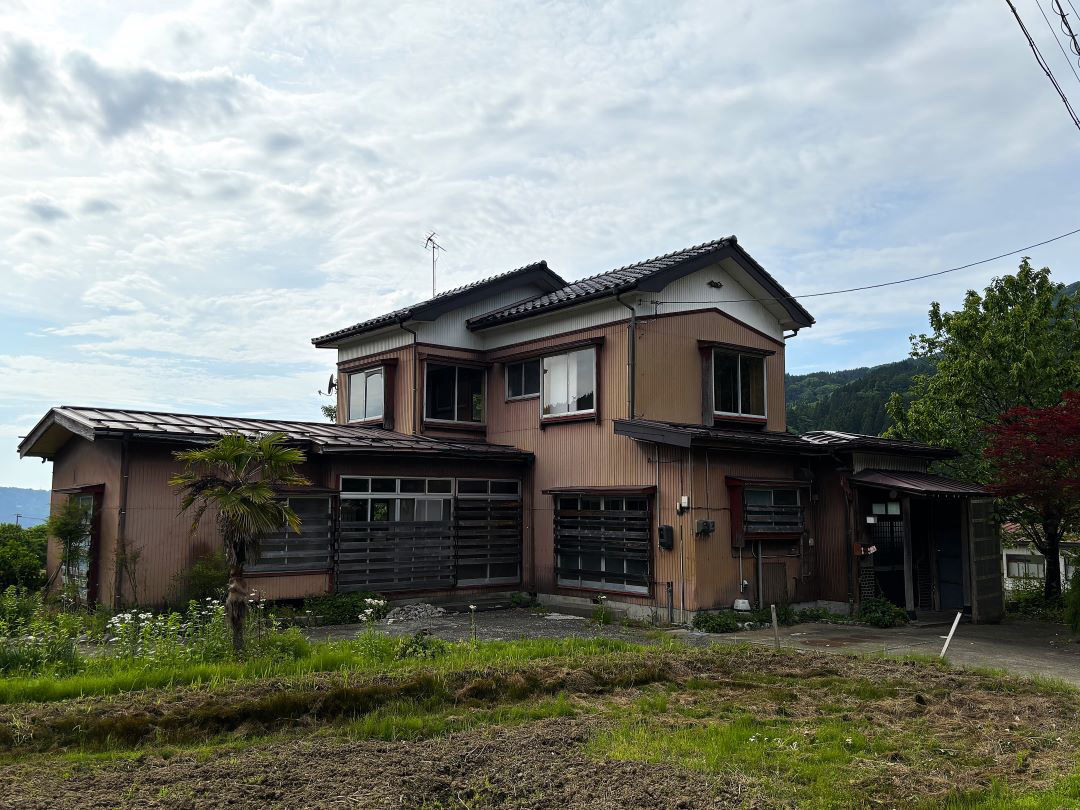 Mountain-view 7DK house in Itoigawa with 444㎡ land - Thumbnail 4