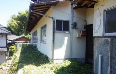 Surrounded by forests, this property is located in a place rich in nature with a clear stream nearby. — Image 1, Kasai, Hyogo