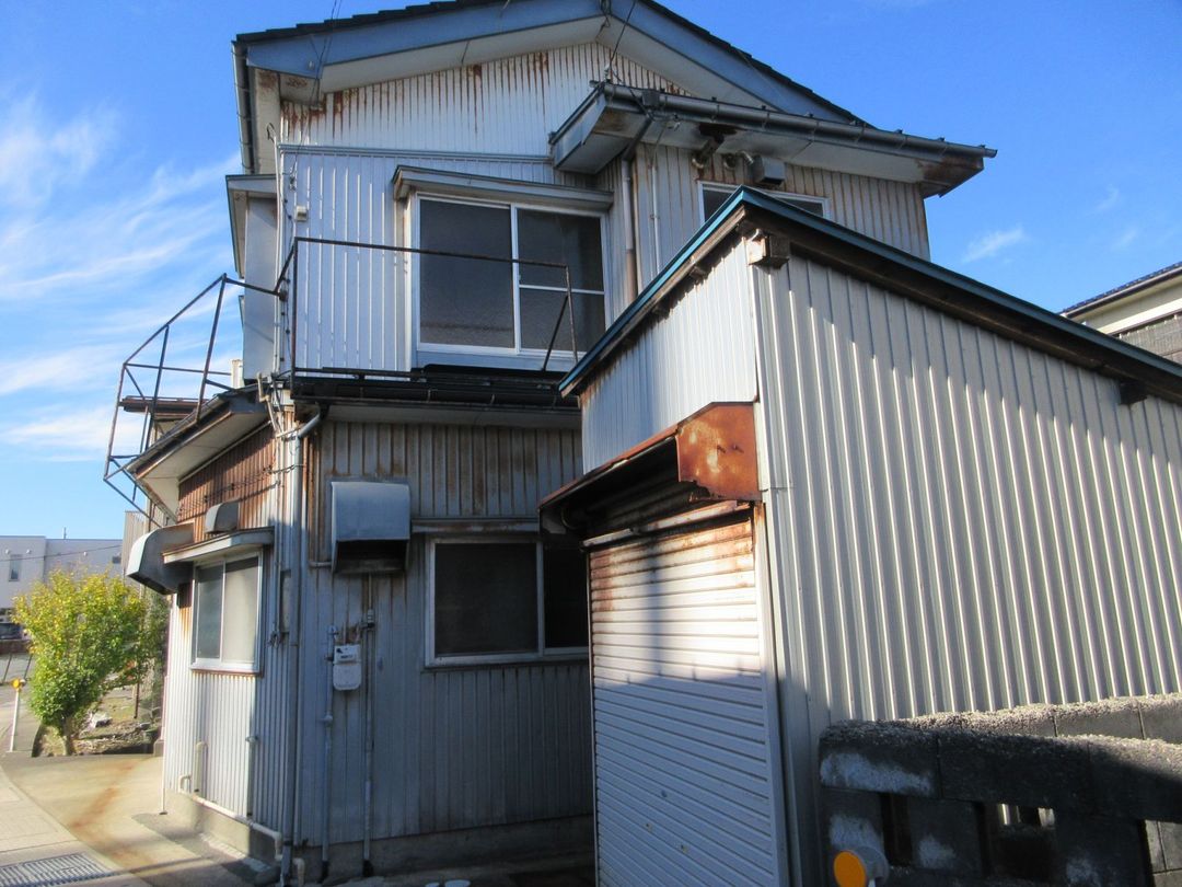 Shop and Home for Sale in Itoigawa's Temple District - Thumbnail 2