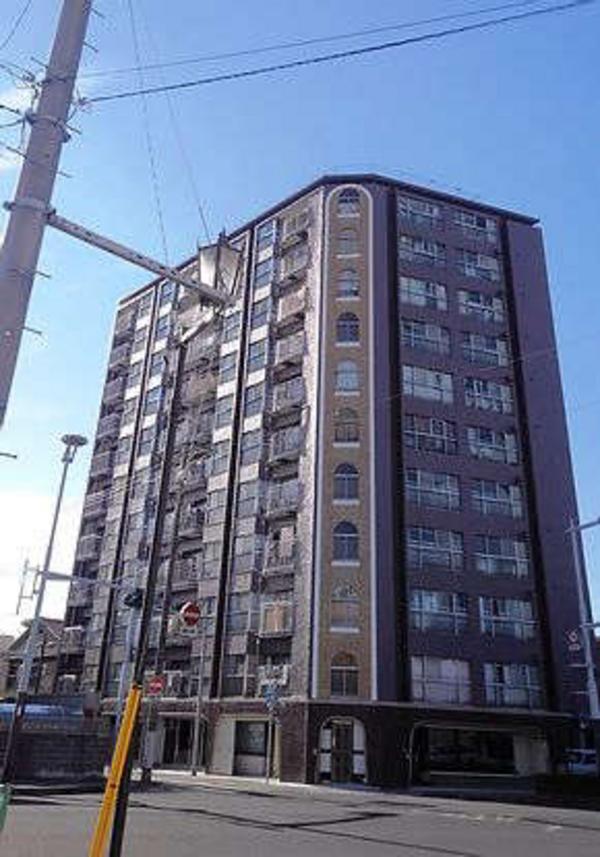 10th Floor 2LDK Apartment with Views in Kumagaya, Saitama - Thumbnail 2