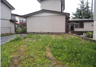 I inherited it, but the building was in danger of collapsing, so I demolished it and made it a vacant lot. — Image 1, Okaya, Nagano