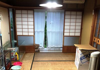How about cultivating grapes and raising bees in a one-storied old private house, on the mountain of 1,000 tsubo in the back? — Image 1, Kibichuo, Okayama