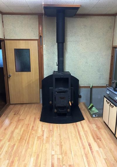 How about cultivating grapes and raising bees in a one-storied old private house, on the mountain of 1,000 tsubo in the back? — Image 2, Kibichuo, Okayama