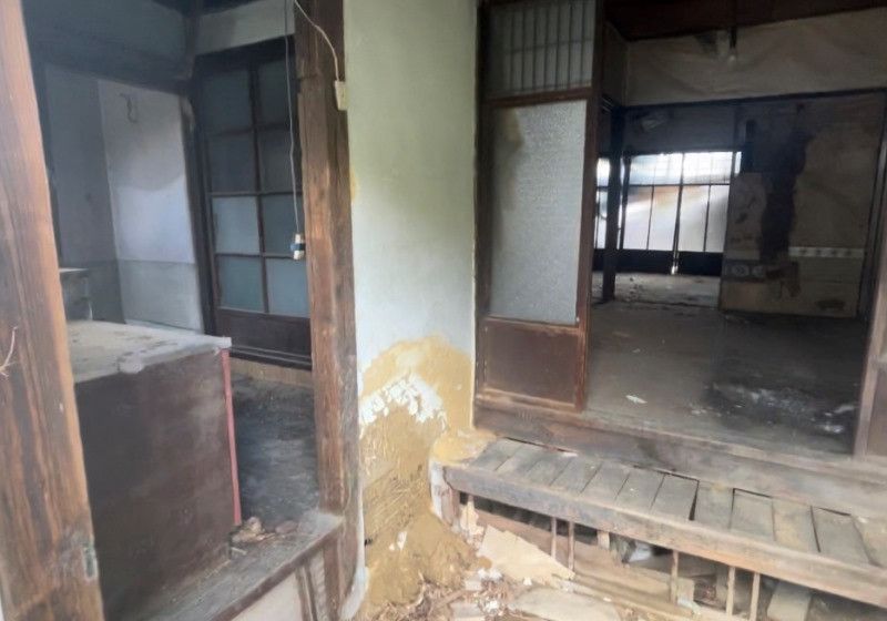 Old House with Land for Redevelopment in Yao, Osaka - Thumbnail 4
