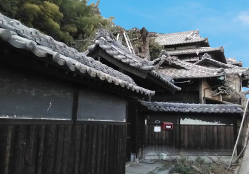 1932 Wooden House with Land in Imabari, Ehime - Thumbnail 2