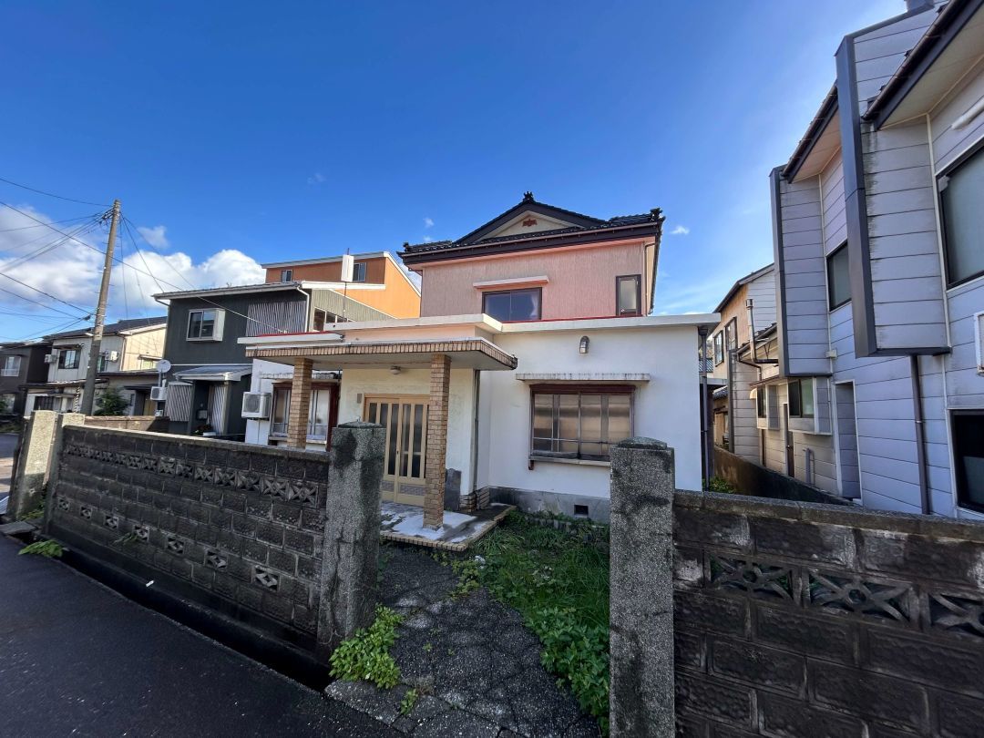 7DK House for Sale in Aomi, Itoigawa - Near Station & Coast - Thumbnail 2