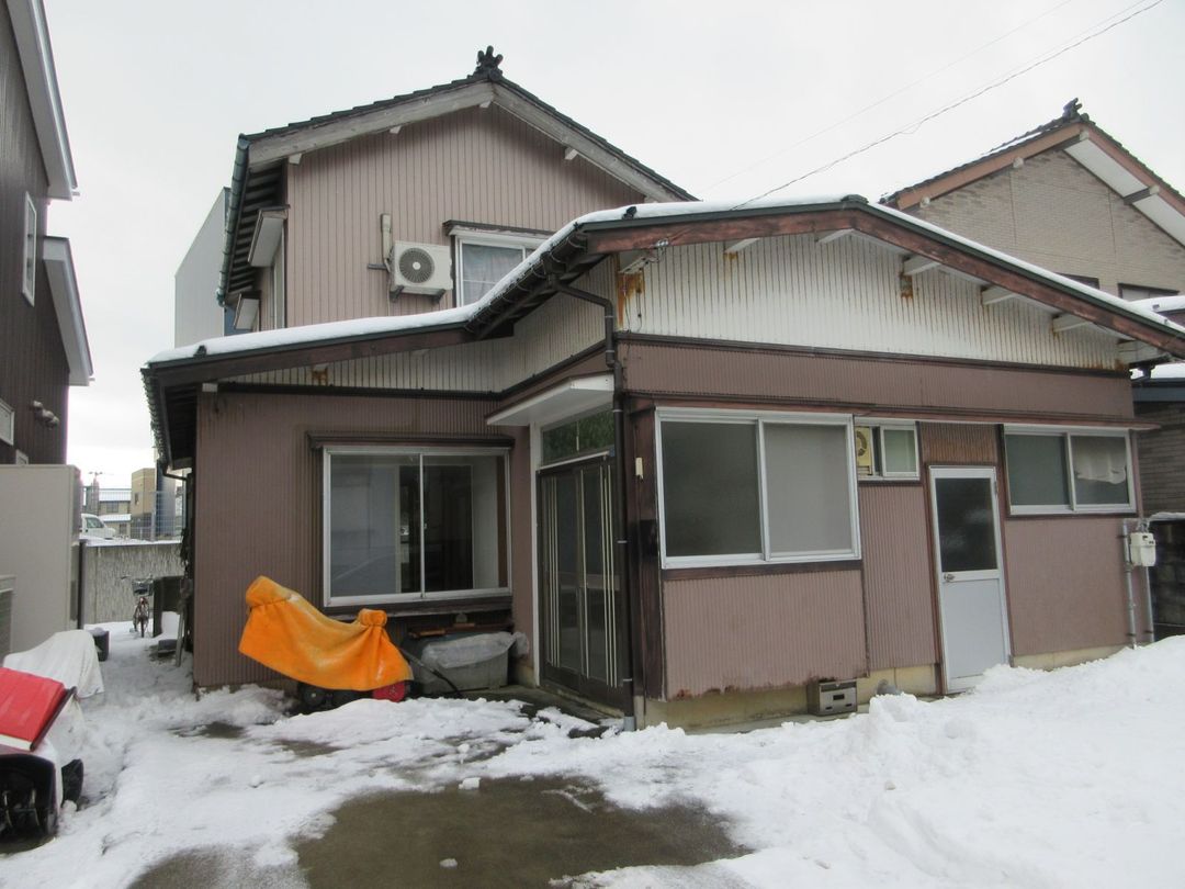 5DK House for Sale in Central Itoigawa, Niigata - 5.5 Million Yen - Thumbnail 2