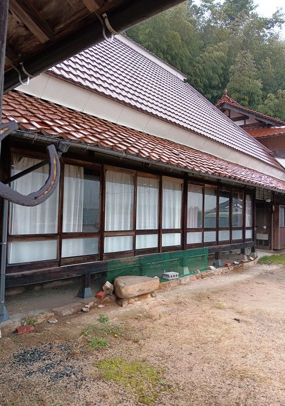 Timber-Beamed Kominka with Farmland in Shimane's Ohnan Town - Thumbnail 2