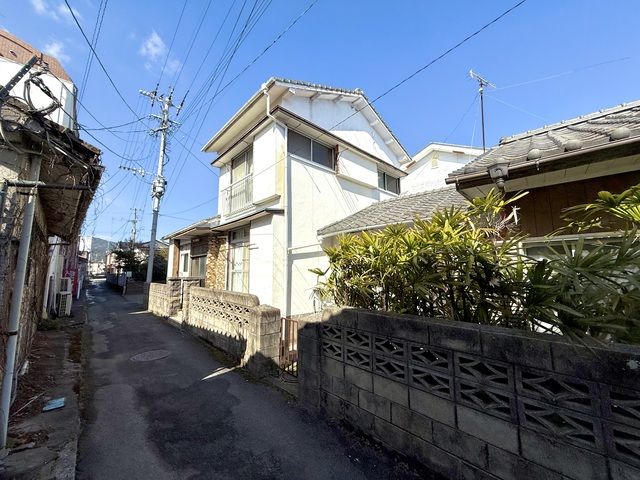 Spacious 8DK House with Garden in Central Ibusuki, Kagoshima - Thumbnail 3