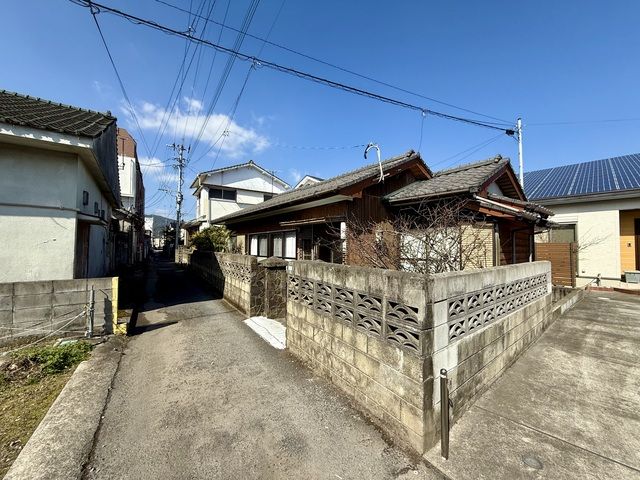 Spacious 8DK House with Garden in Central Ibusuki, Kagoshima - Thumbnail 4