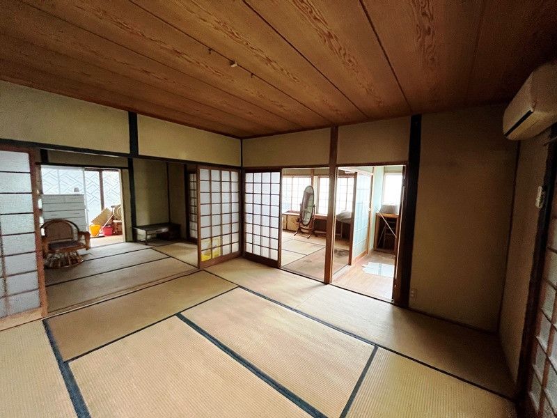 Traditional House for Sale in Kure, Hiroshima – 59.5 sqm, Sunset Views - Thumbnail 2