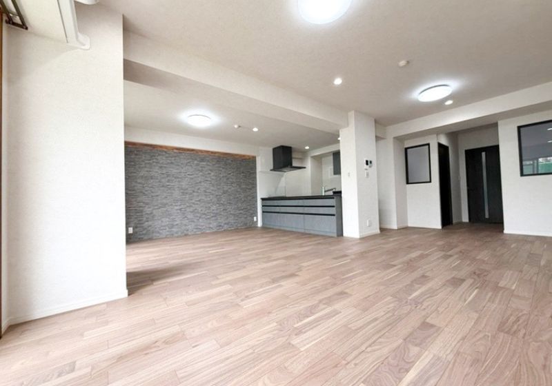 129m² Renovated Apartment with Garden in Setagaya, Tokyo - Thumbnail 3