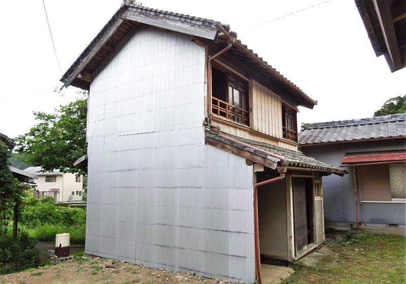 Large Property with Multiple Buildings in Minamiise, Mie - Thumbnail 2