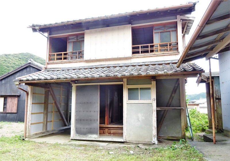 Large Property with Multiple Buildings in Minamiise, Mie - Thumbnail 3