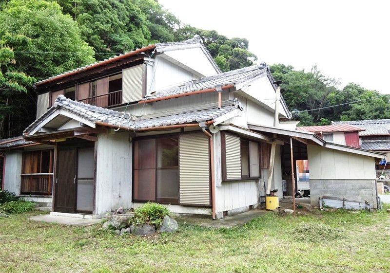 Large Property with Multiple Buildings in Minamiise, Mie - Thumbnail 4