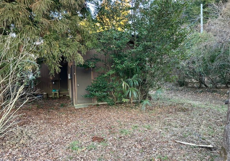 Vacant House on Large Land in Ome, Tokyo for Sale - Image 1