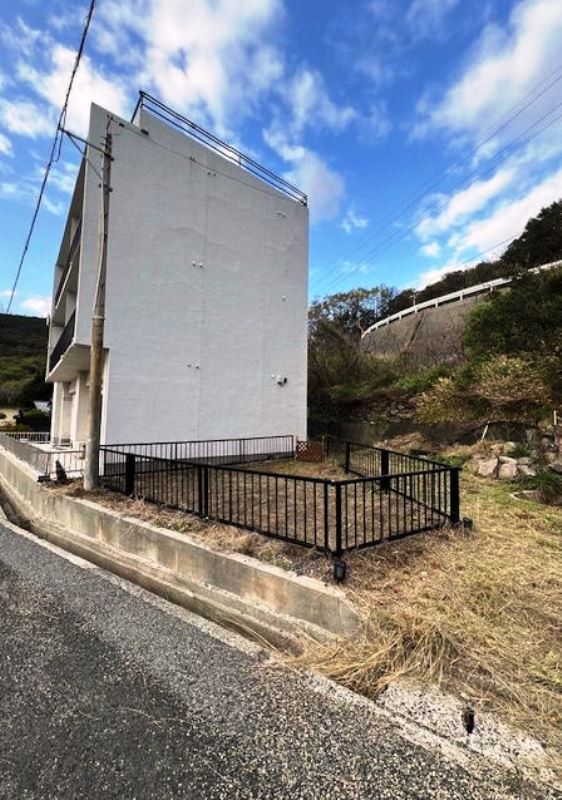Ocean View 4-Story House with Pool on Shodoshima, Kagawa - Thumbnail 3