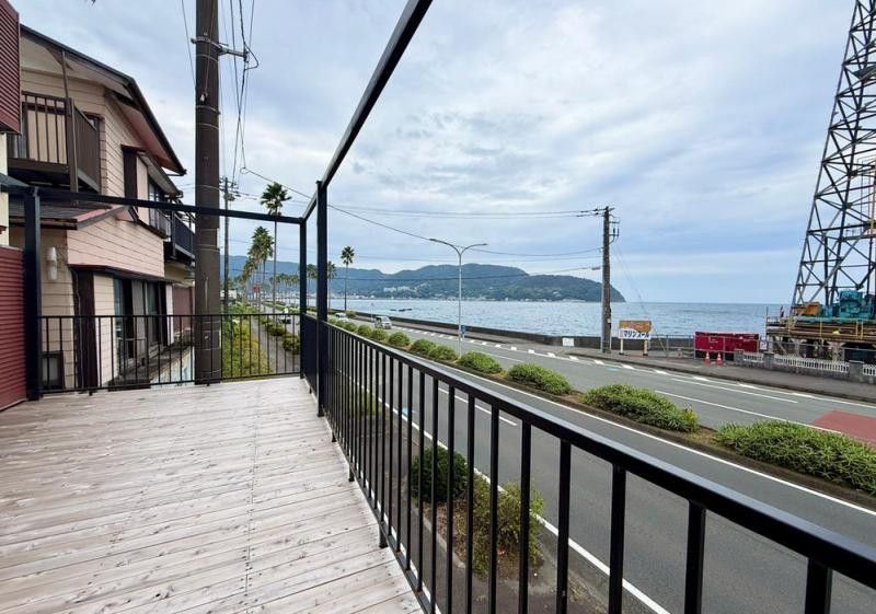 Oceanfront Garage House with Deck in Ito City - Thumbnail 4