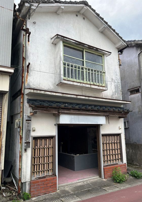 Shop & Residence in Historic Hot Spring Town, Hioki City for Sale - Thumbnail 2