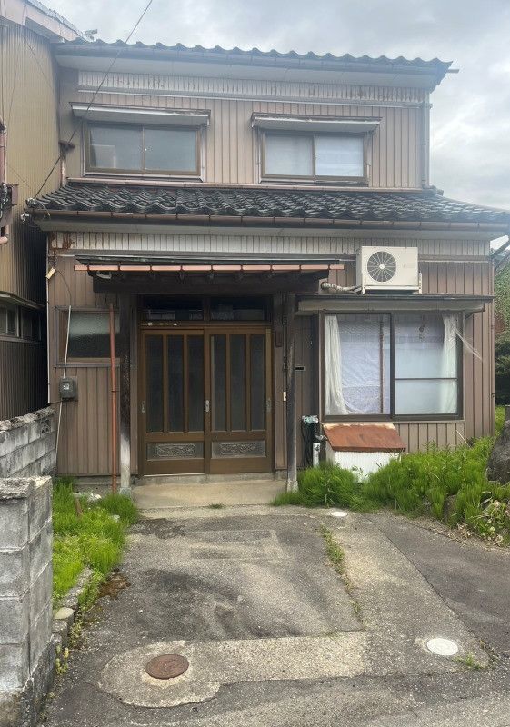 5DK Vacant House for Sale Near the Sea in Toyama City - Thumbnail 2