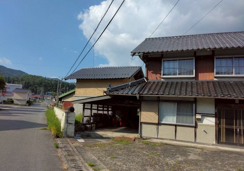 2-Story House with Earthen Storehouse for Sale in Kagamino, Okayama - Thumbnail 4