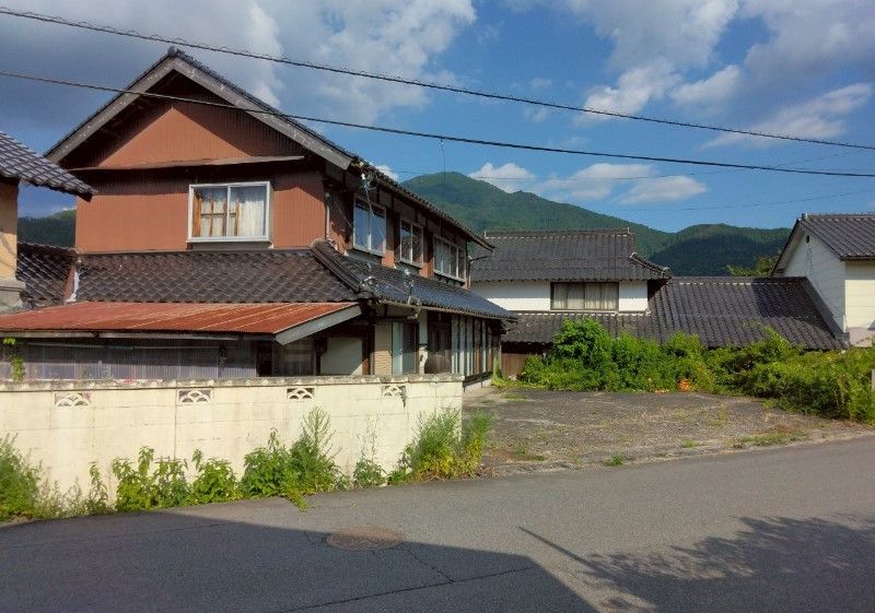 2-Story House with Earthen Storehouse for Sale in Kagamino, Okayama - Thumbnail 3