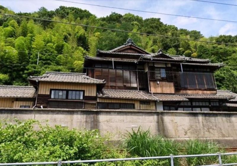 Shimanami Kaido Cycle Road Old House with Vast Forest Land for Sale - Thumbnail 2