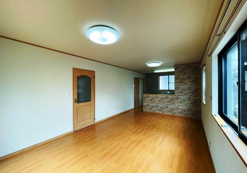 Renovated 4SLDK House on Corner Lot in Toyota City, Aichi - Thumbnail 2