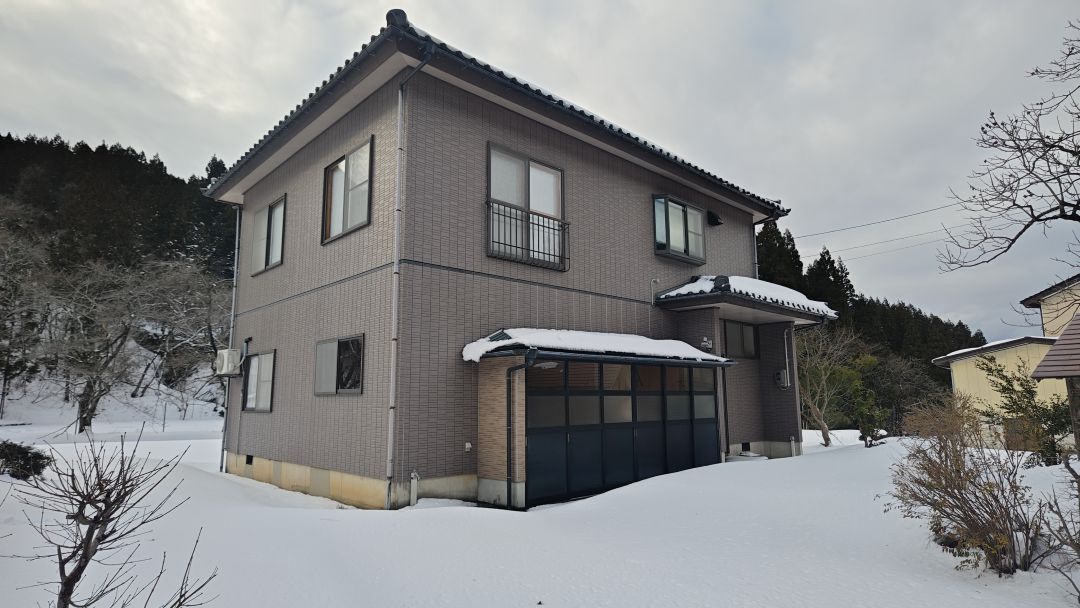 Compact 4DK Country House with Garage in Itoigawa, Niigata - Thumbnail 2