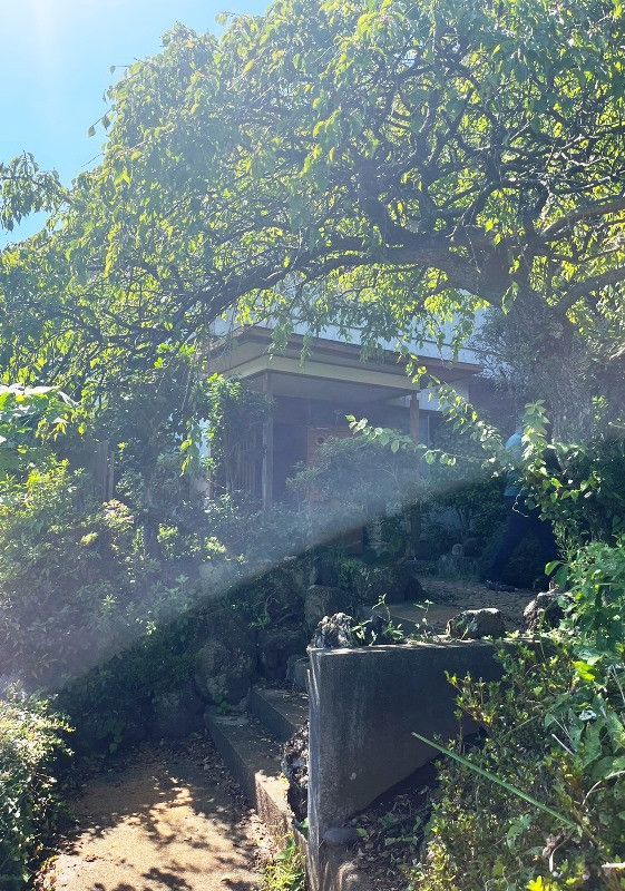 Deteriorated 6DK House with Sea Views in Yugawara, Kanagawa - Image 1