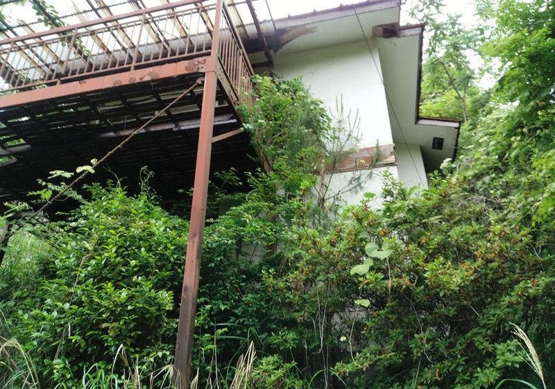 2DK House with Land in Itō, Shizuoka for Renovation - Thumbnail 3
