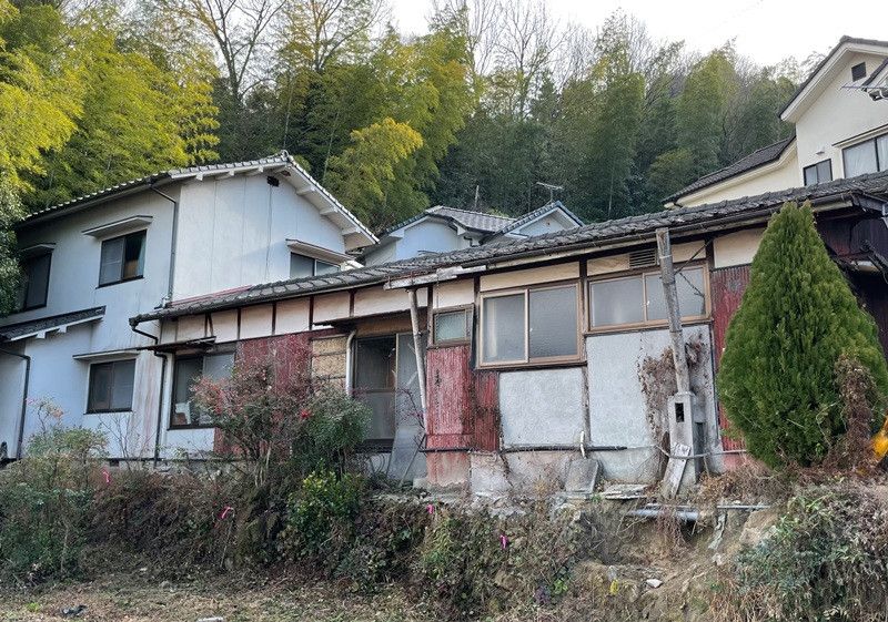 Spacious Land with Beam-Featured House in Kaita-cho, Hiroshima - Thumbnail 3