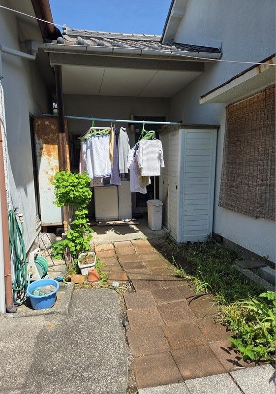 Detached House for Sale in Numazu, Shizuoka with Corner Lot - Thumbnail 3