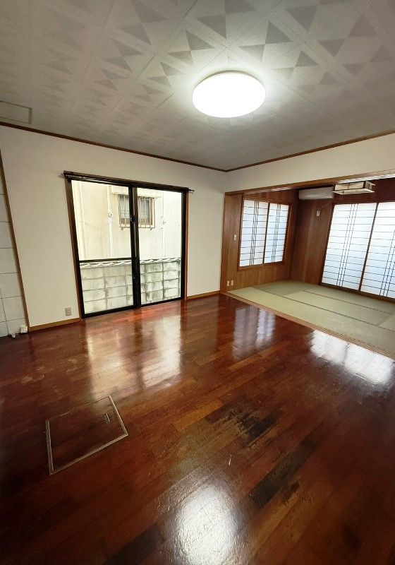 5DK House for Sale in Uruma City, Okinawa with Parking - Thumbnail 2