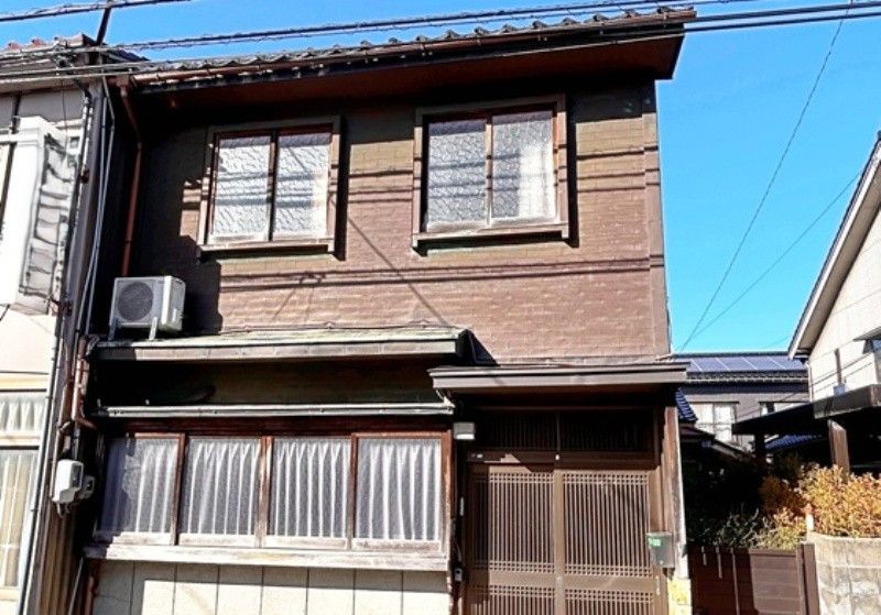 Spacious 5DK Kominka with Garden and Barn in Takaoka, Toyama - Thumbnail 2