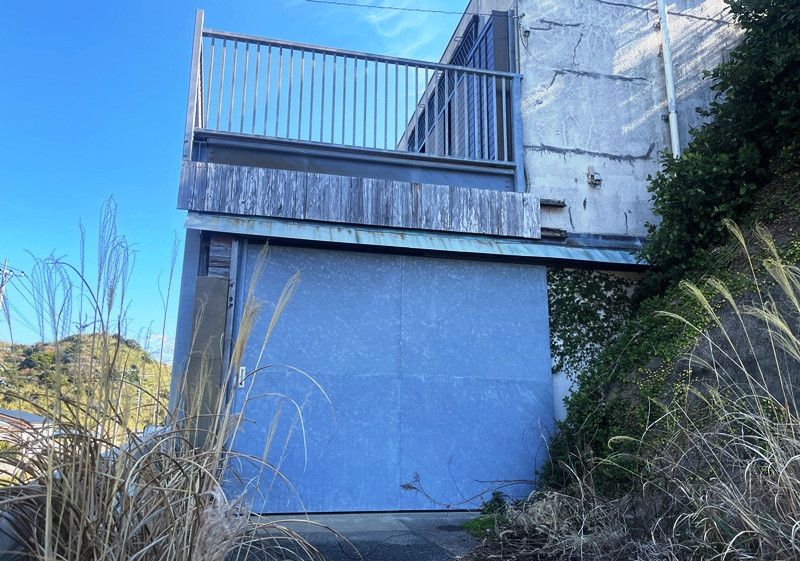 Large DIY Concrete House Near Sea with Rooftop in Nagasaki - Thumbnail 2