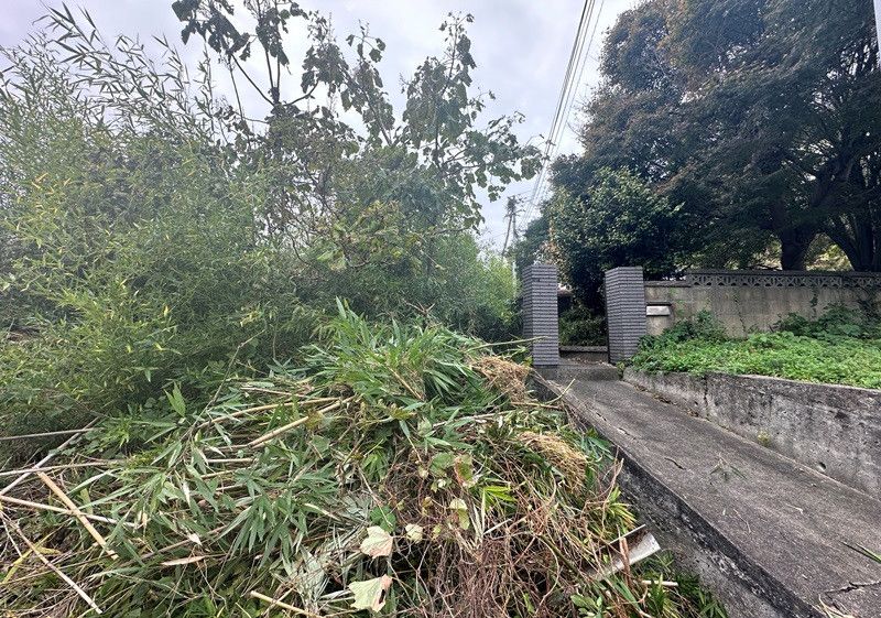 Large Land with Old House for Sale in Kure, Hiroshima - Thumbnail 4