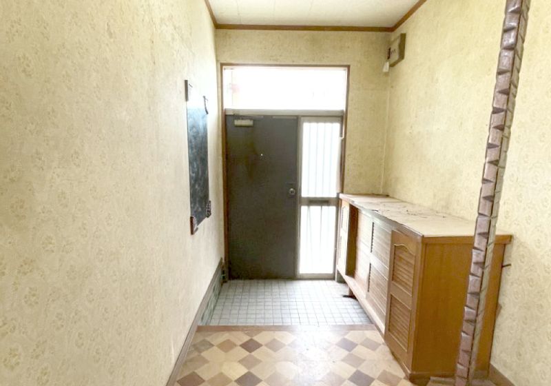 3LDK Old House with Land in Muroran, Hokkaido for 700,000 Yen - Thumbnail 2