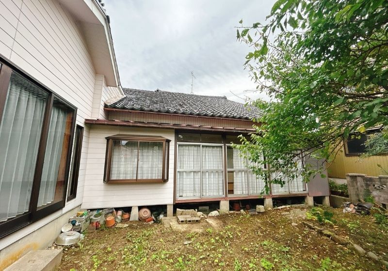 Spacious 9DK House with Barn and Garden in Himi, Toyama - Thumbnail 2