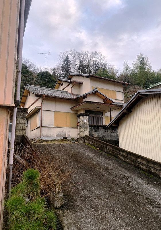 Vacant House for Sale in Hashimoto, Wakayama – 254 sqm Land - Thumbnail 2