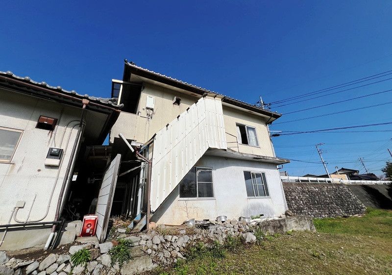 Two-Story House with Mount Fuji View in Nirasaki, Yamanashi - Thumbnail 3