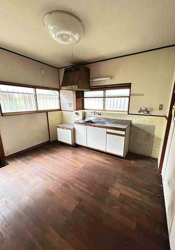 2-Story Wooden House for Sale in Shimonoseci, Yamaguchi - Thumbnail 3