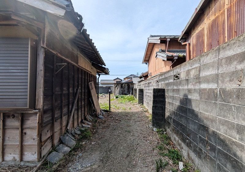 Spacious Single-Story Property on Large Lot in Matsusaka, Mie - Thumbnail 3